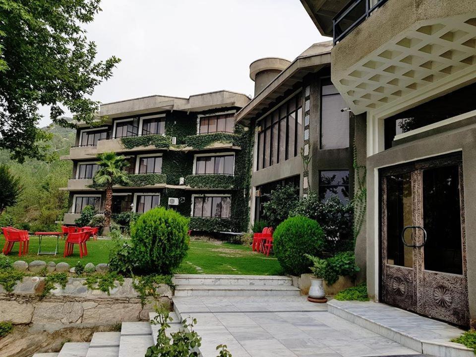 Rock City Resort Mingora エクステリア 写真