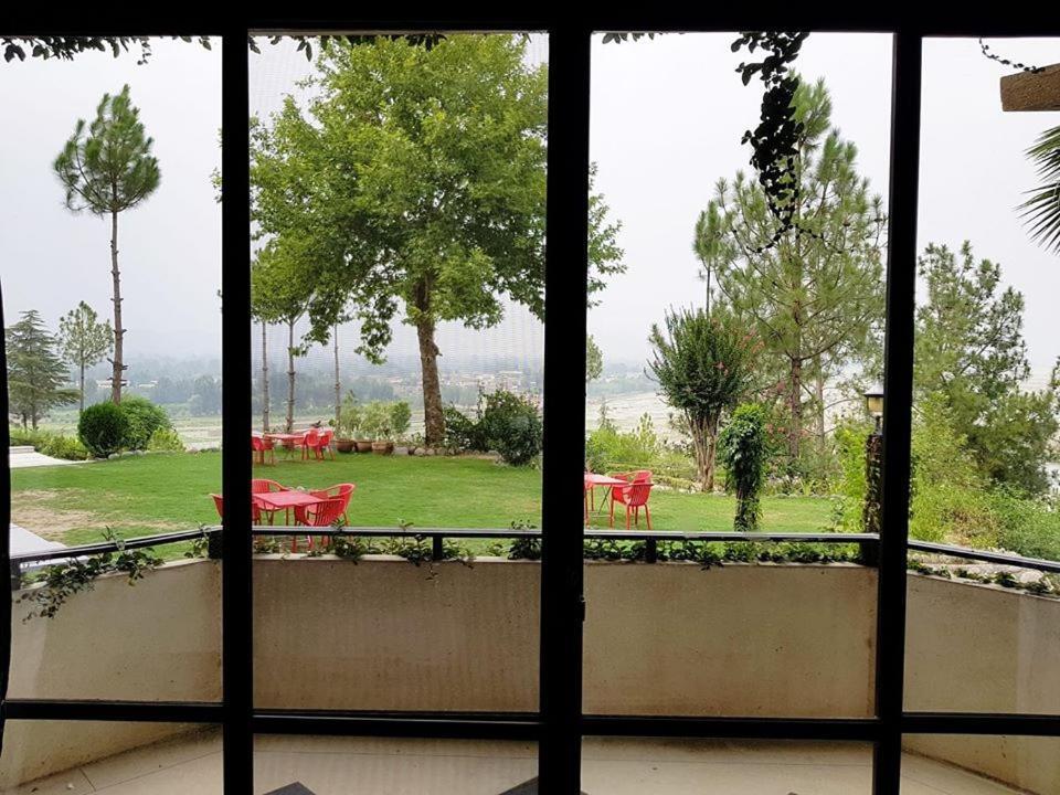Rock City Resort Mingora エクステリア 写真