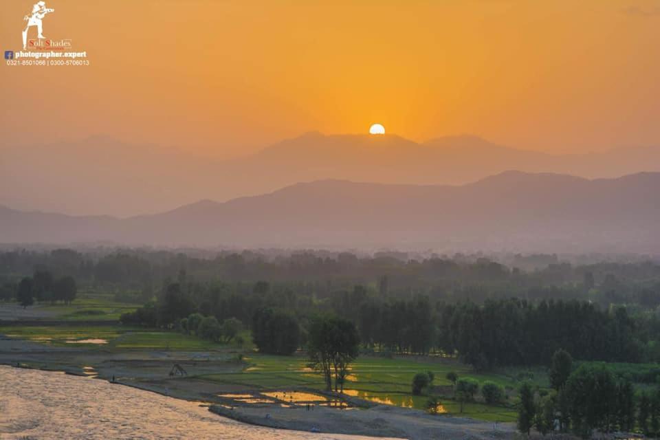 Rock City Resort Mingora エクステリア 写真