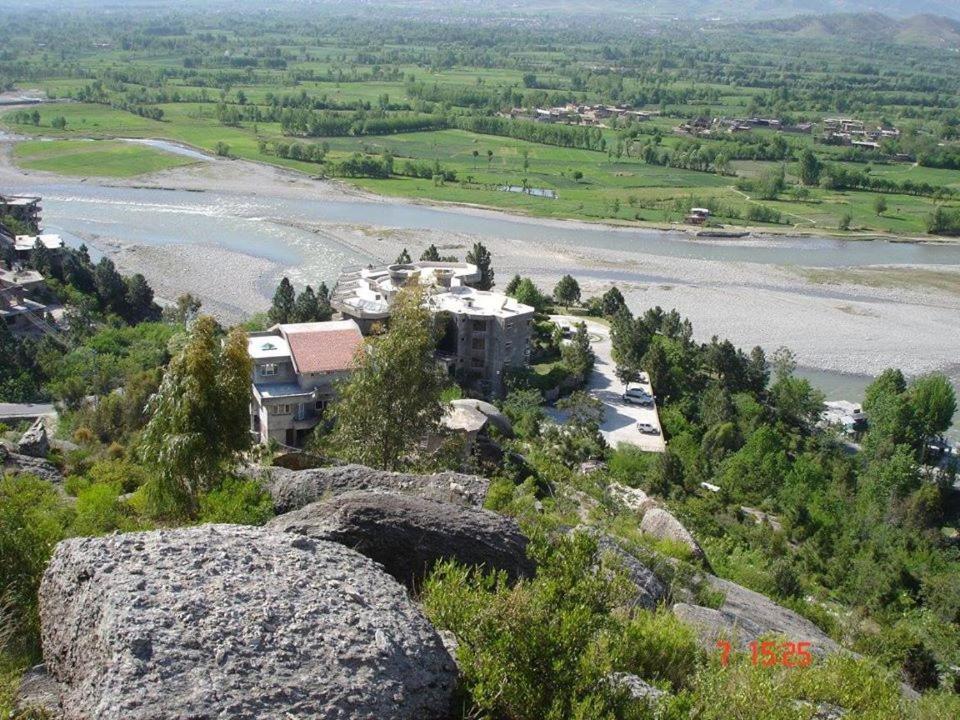 Rock City Resort Mingora エクステリア 写真