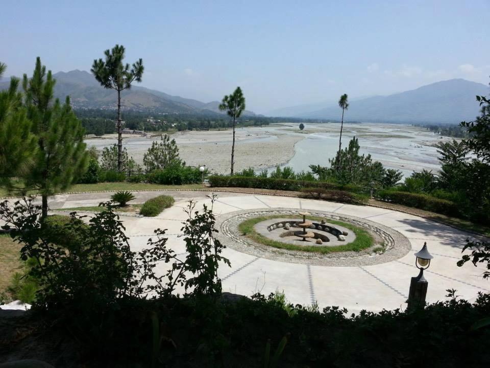 Rock City Resort Mingora エクステリア 写真