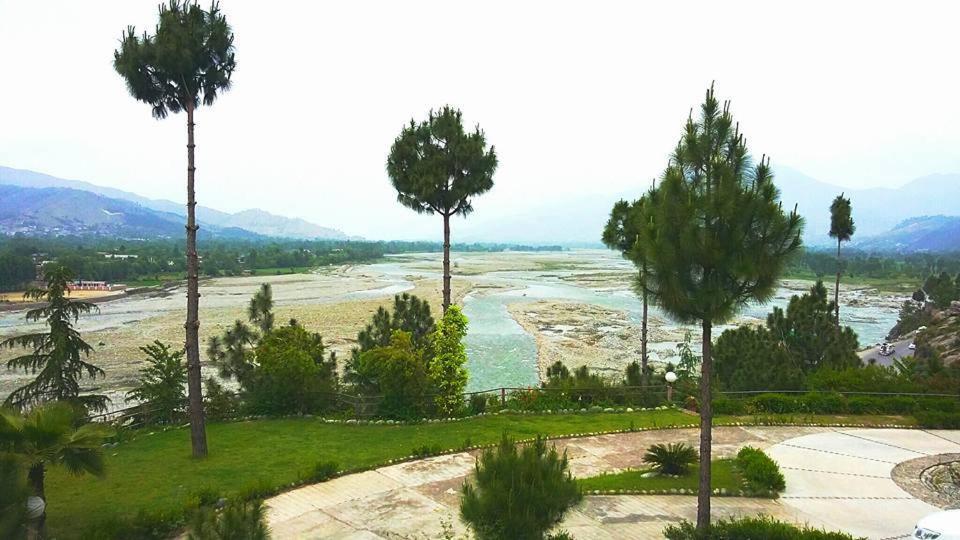 Rock City Resort Mingora エクステリア 写真